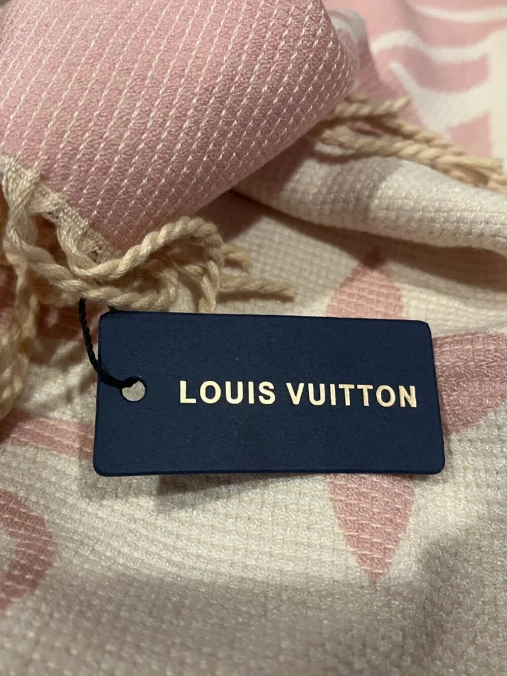 Louis Vuitton LV Essential Scarf - Picture 3 of 5